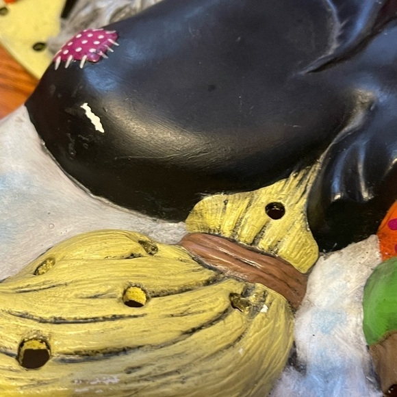Vintage Halloween Witch Ceramic Mold - Hand Painted -Just Needs Some added light - Picture 15 of 16